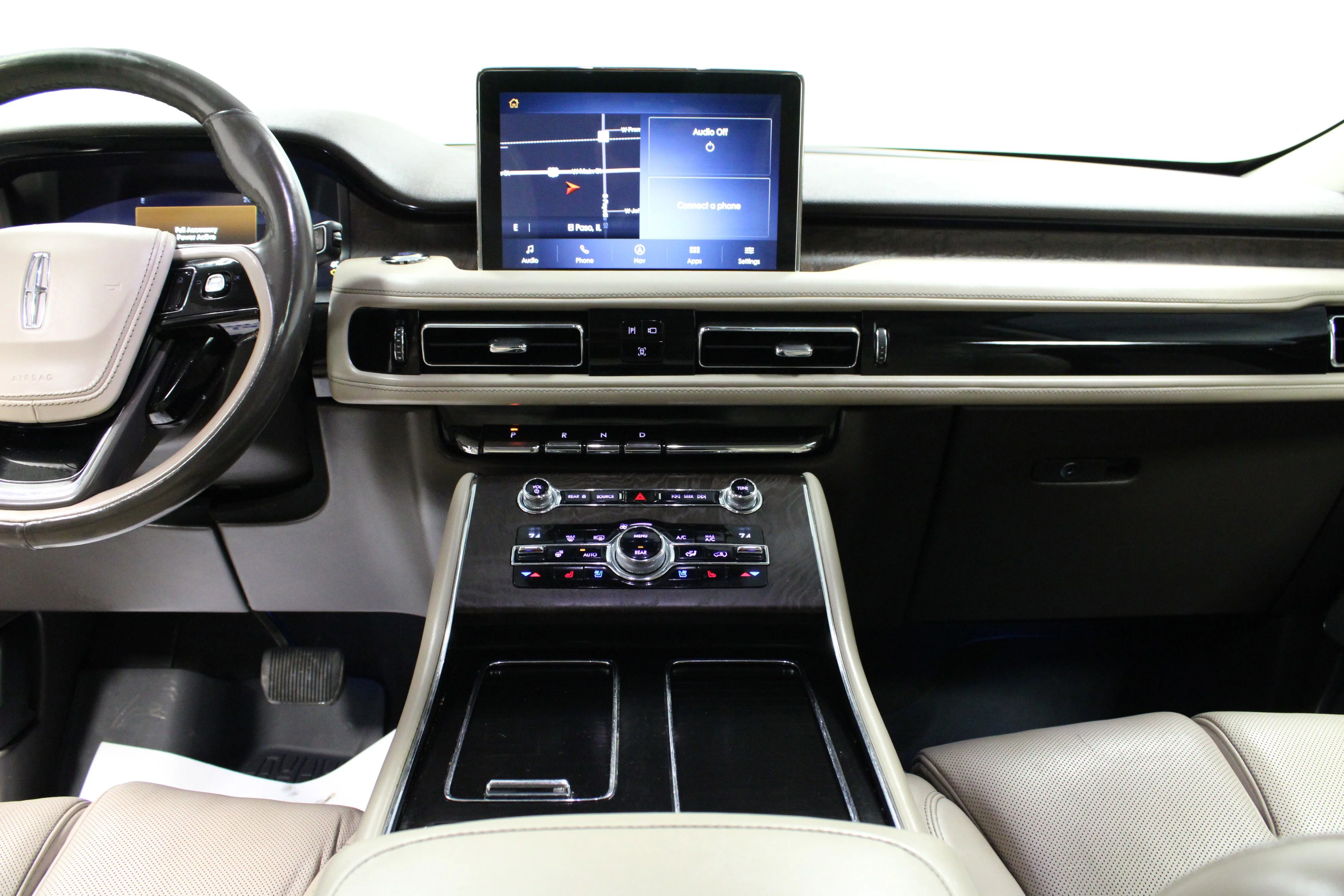 Used 2020 Black Metallic Lincoln Reserve image 19
