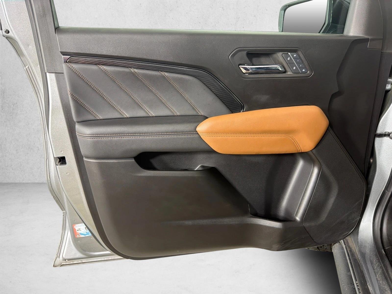 Used 2024 Sterling Metallic GMC 4WD AT4 image 10