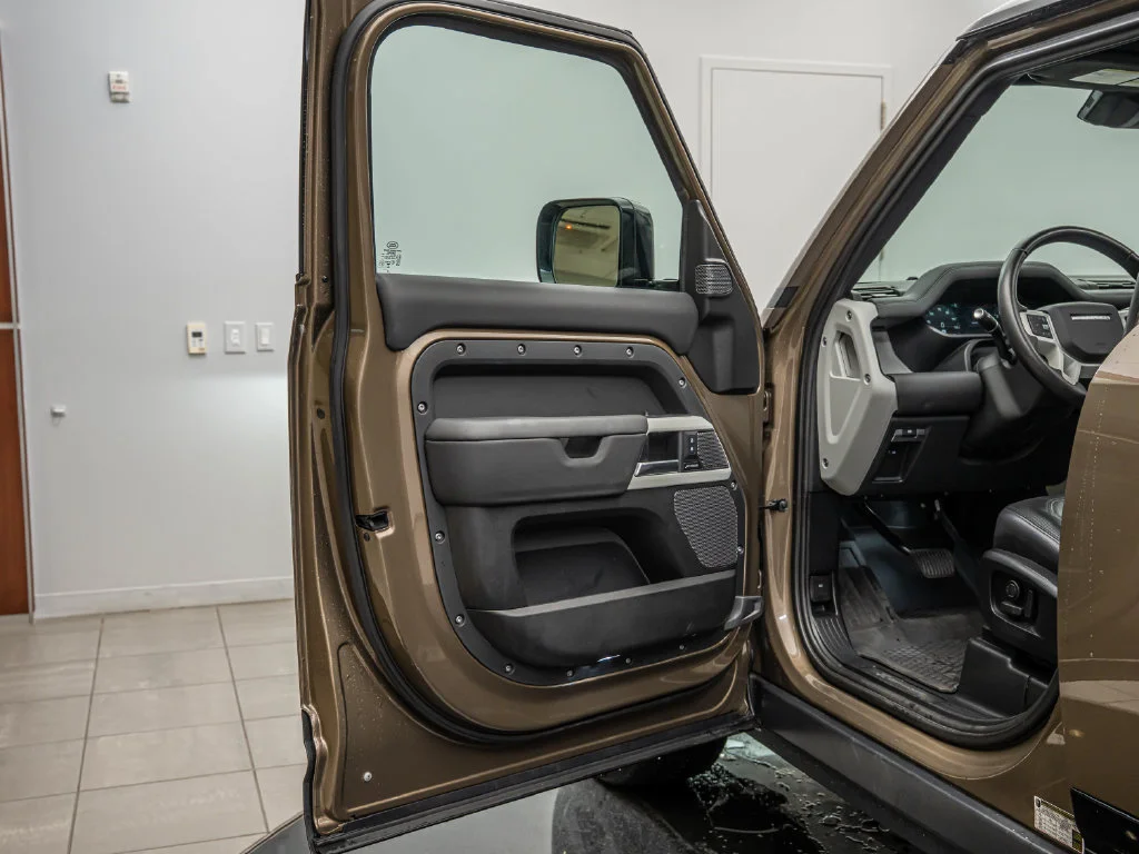 Used 2024 Gondwana Stone Metallic Land Rover X-Dynamic SE image 28