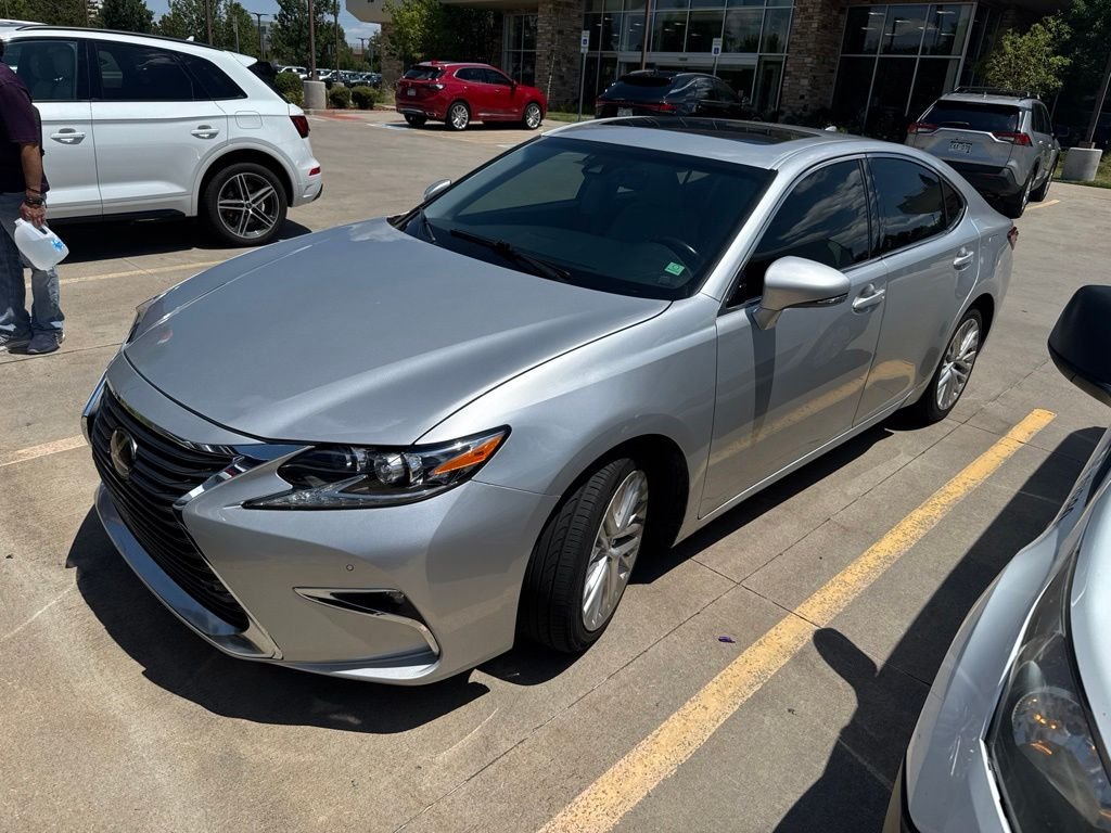 Used 2016 Silver Lexus 350 image 1