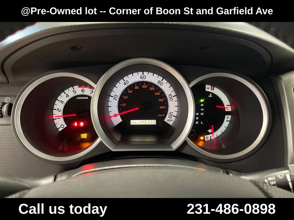 Used 2013 White Toyota Base image 21