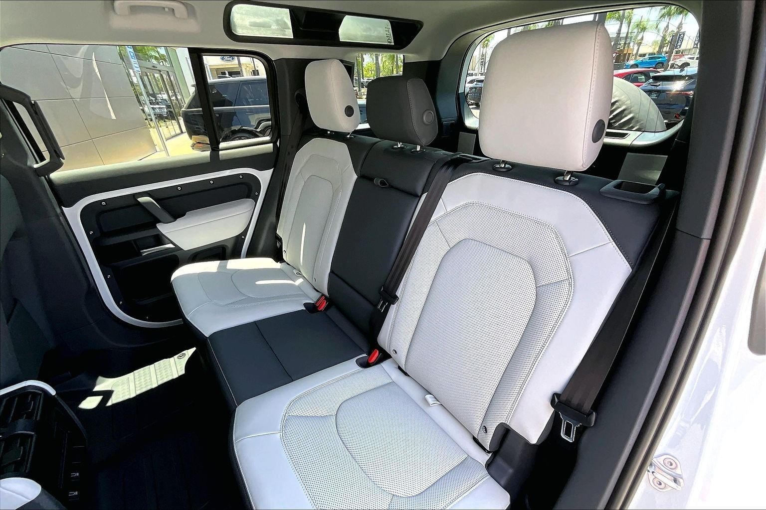 New 2026 Fuji White Land Rover S image 10