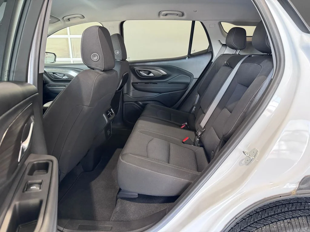 Used 2022 White GMC SLE image 10