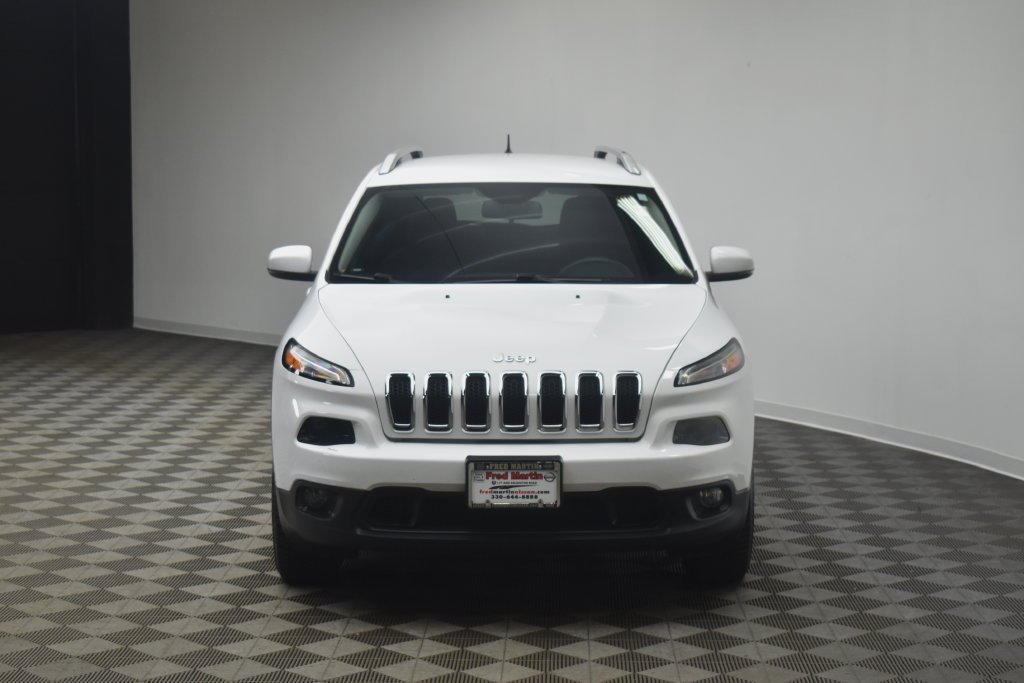 Used 2017 White Jeep Latitude image 16