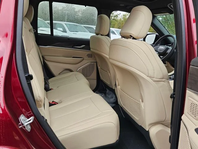 New 2025 Velvet Red Pearl-Coat Exterior Paint Jeep Limited image 16