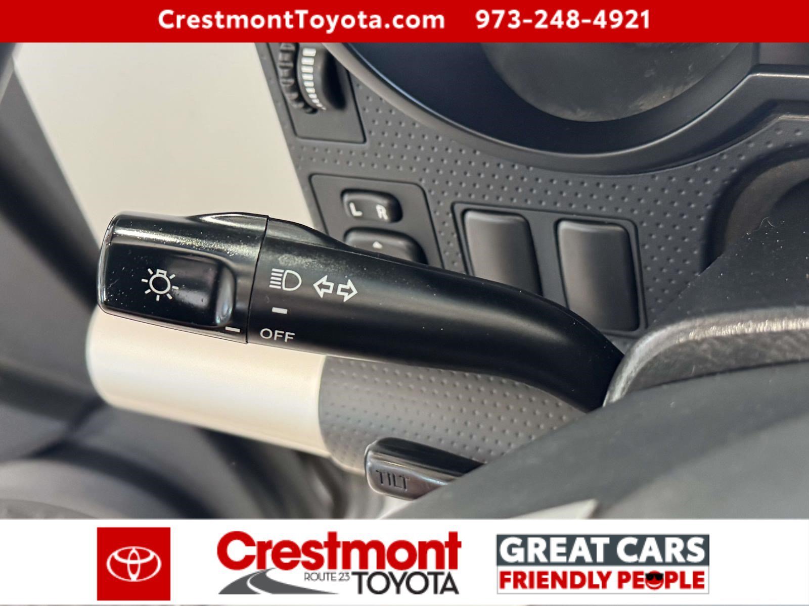 Used 2008 White/Titanium Metallic Toyota  image 19