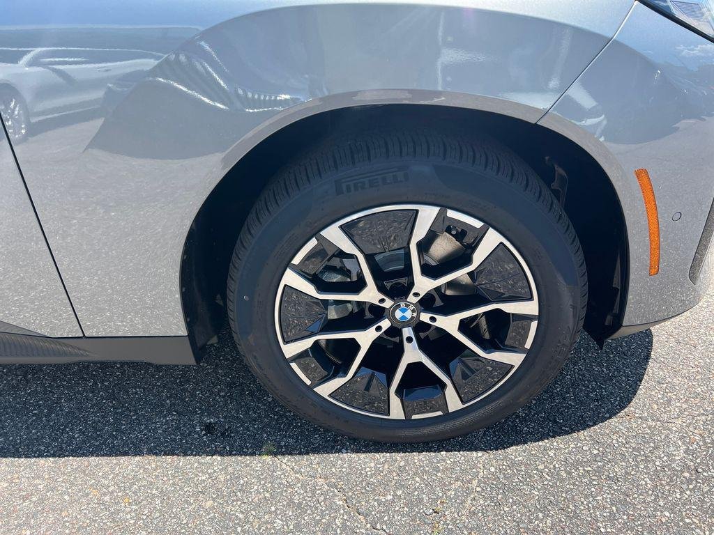 New 2026 Skyscraper Grey Metallic BMW 30 xDrive image 2