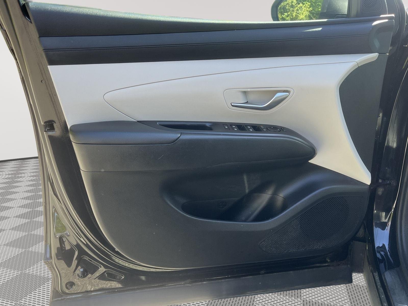 Used 2025 Phantom Black Hyundai SEL image 18