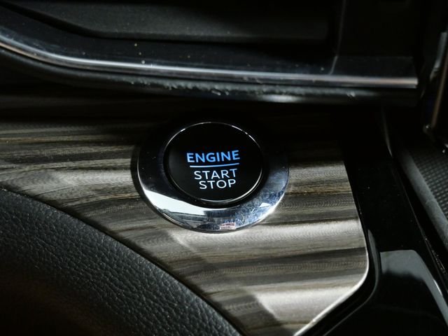 Used 2022 Black Ford Limited image 25