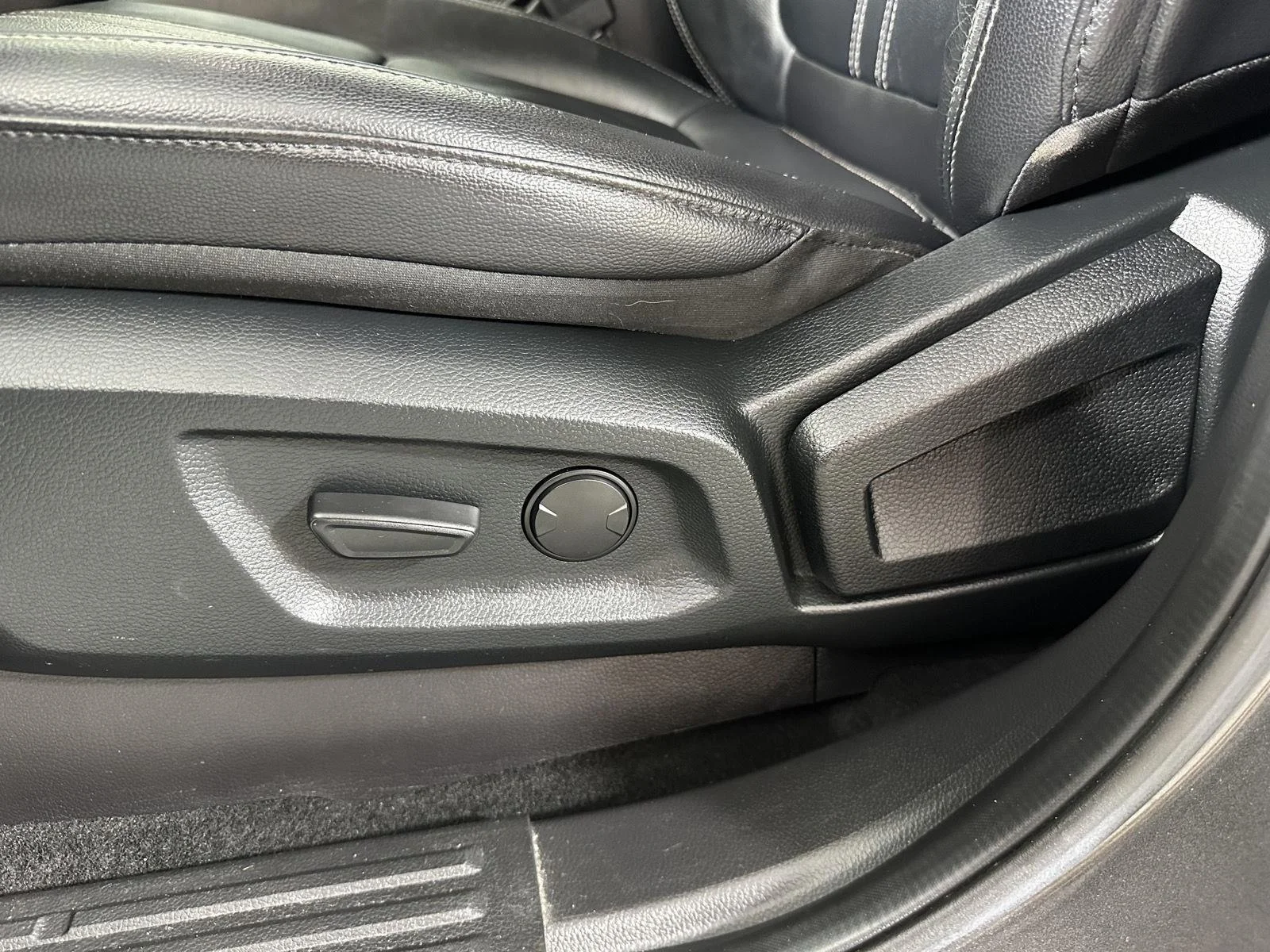 Used 2019 Magnetic Ford LARIAT image 15