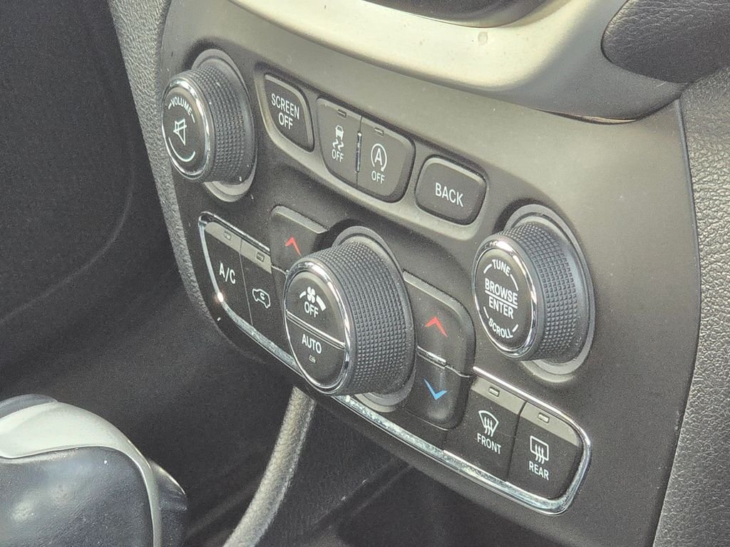 Used 2016 Black Jeep Trailhawk image 17