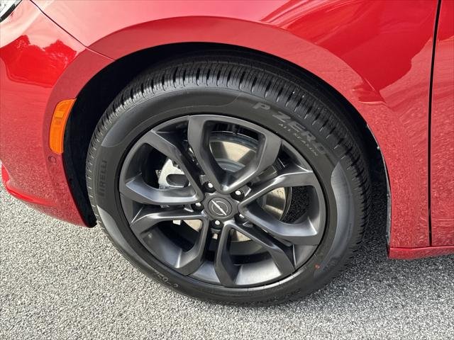 New 2026 Red Hot Pearl-Coat Exterior Paint Chrysler Select image 40