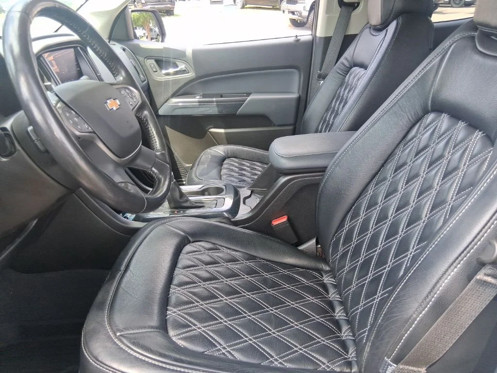 Used 2022 White Chevrolet Z71 image 11