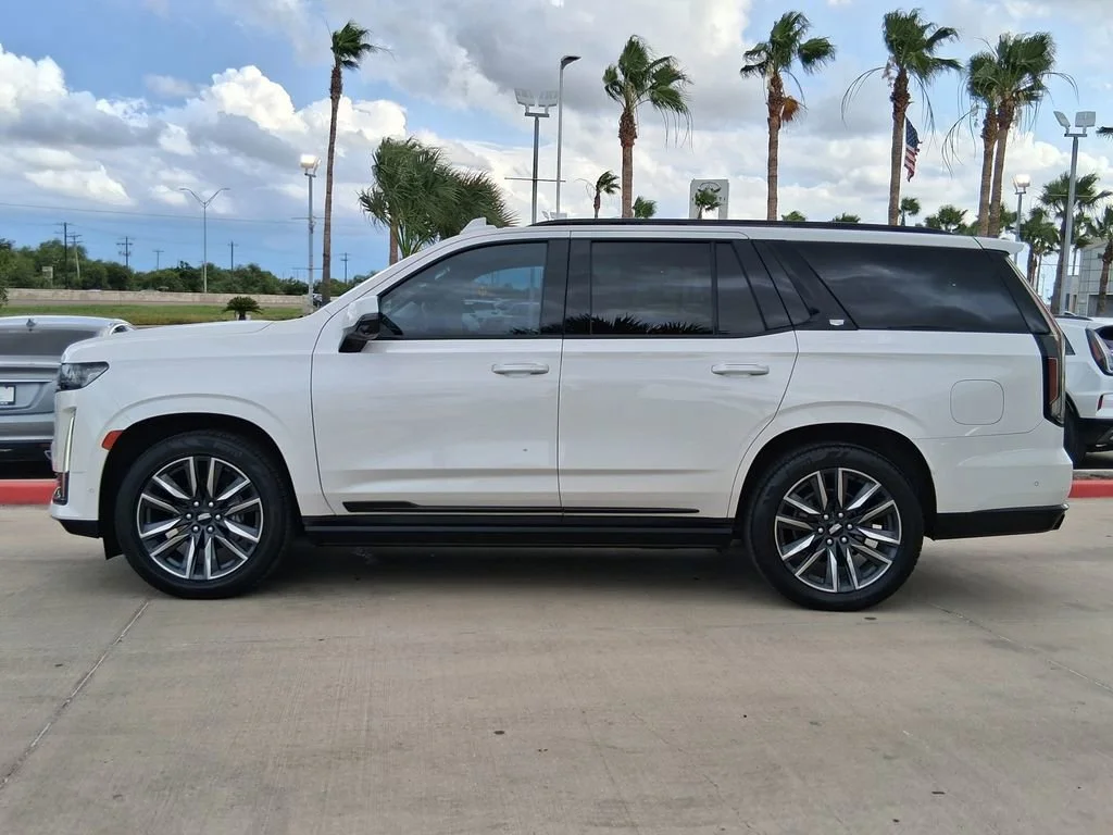 Used 2021 CRYSTAL WHITE TRICOAT Cadillac Sport Platinum image 3