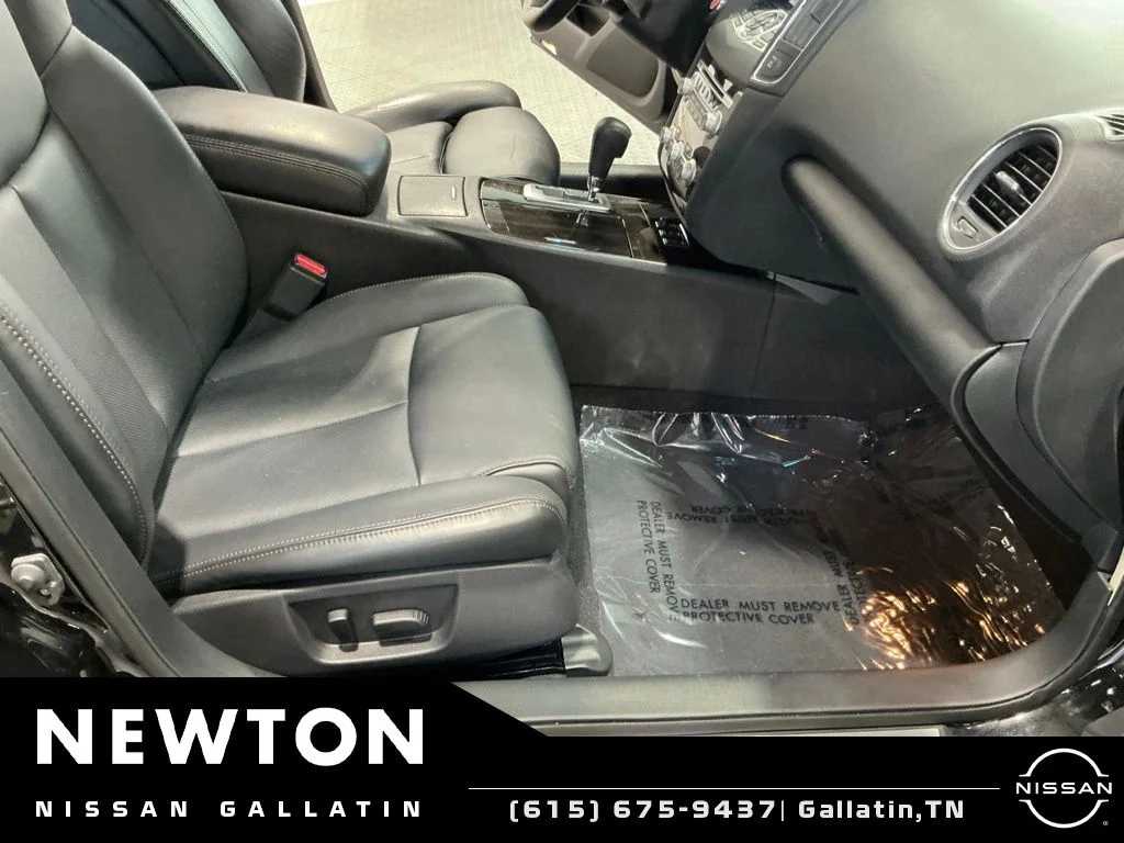 Used 2014 Super Black Nissan 3.5 SV image 17