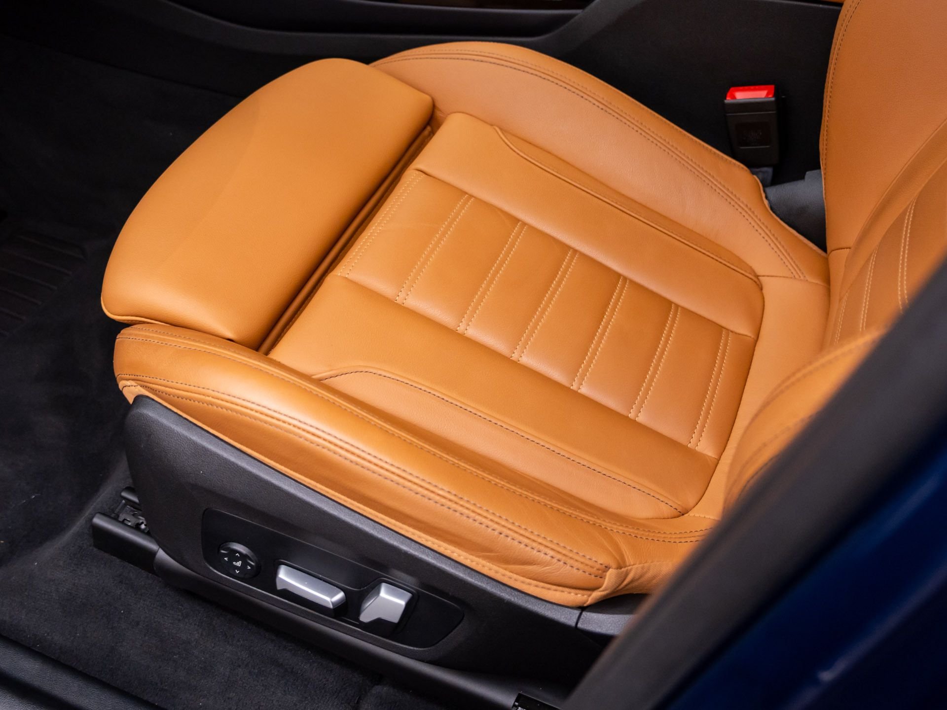 Used 2024 Blue BMW xDrive30i image 16