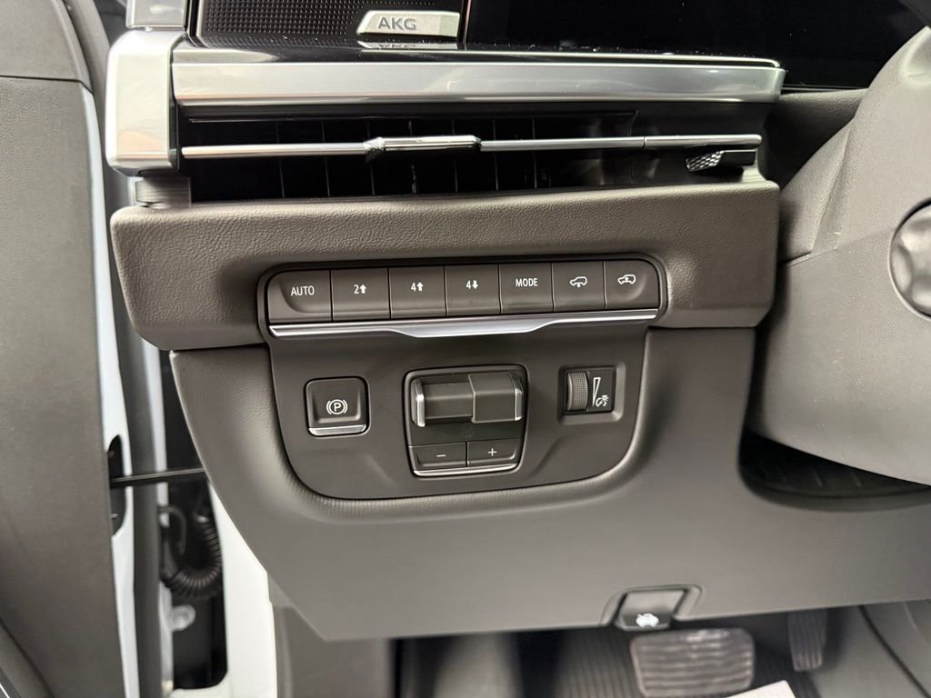 Used 2026 White Cadillac Sport image 43