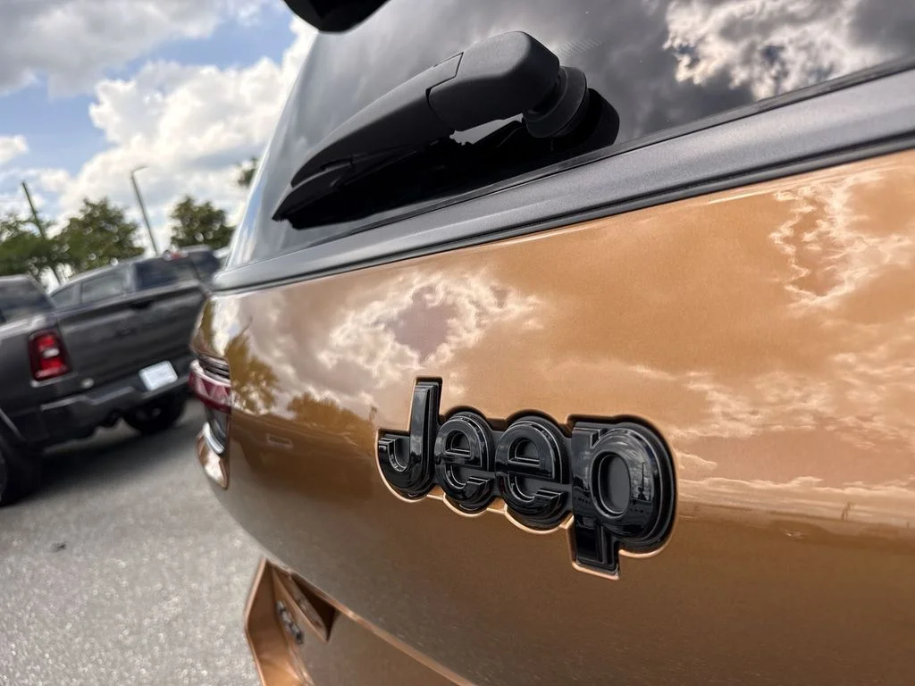 New 2026 Copper Shino Metallic Clear-Coat Exterior Paint Jeep Limited image 6
