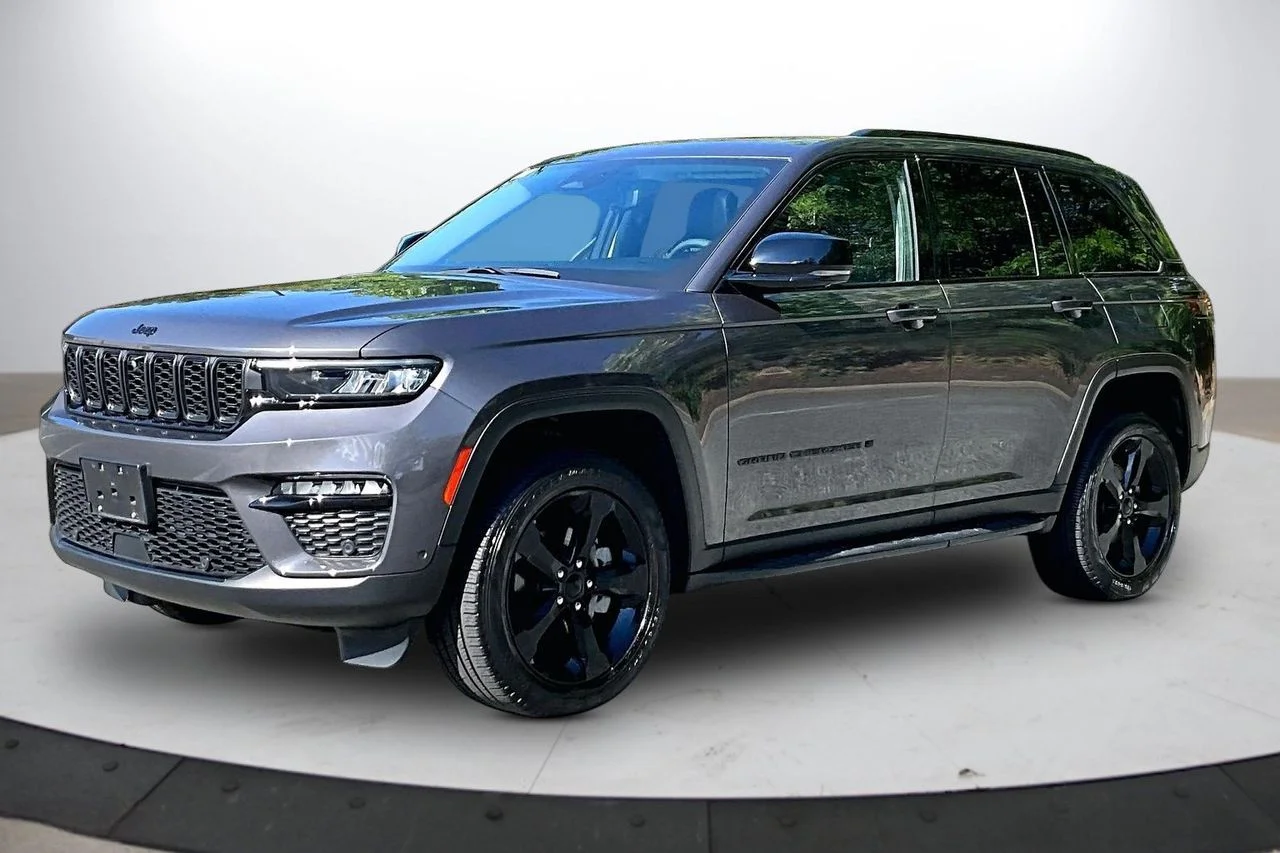Used 2023 Gray Jeep Limited image 4