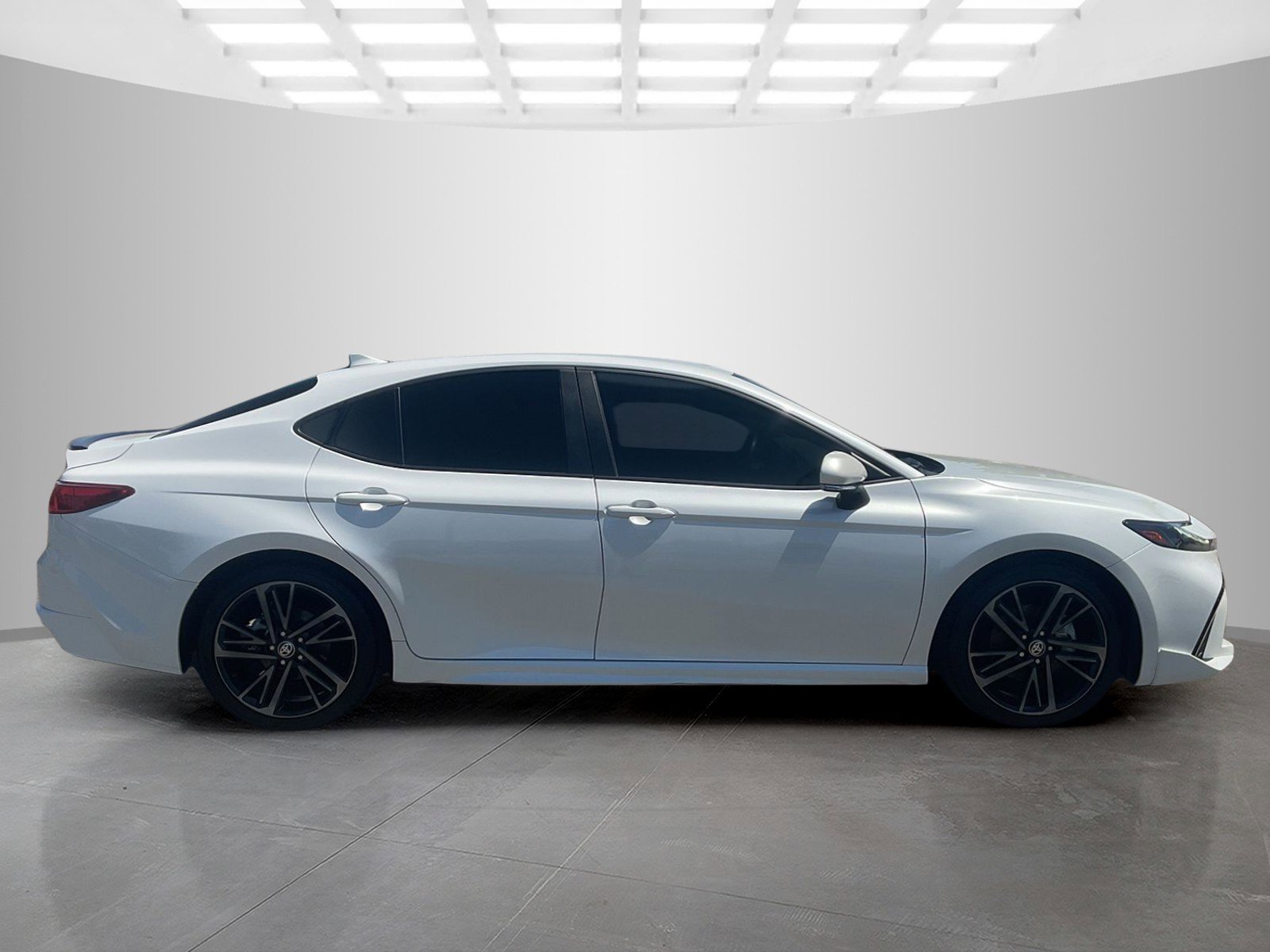 2025 Toyota Camry XSE - Photo 6
