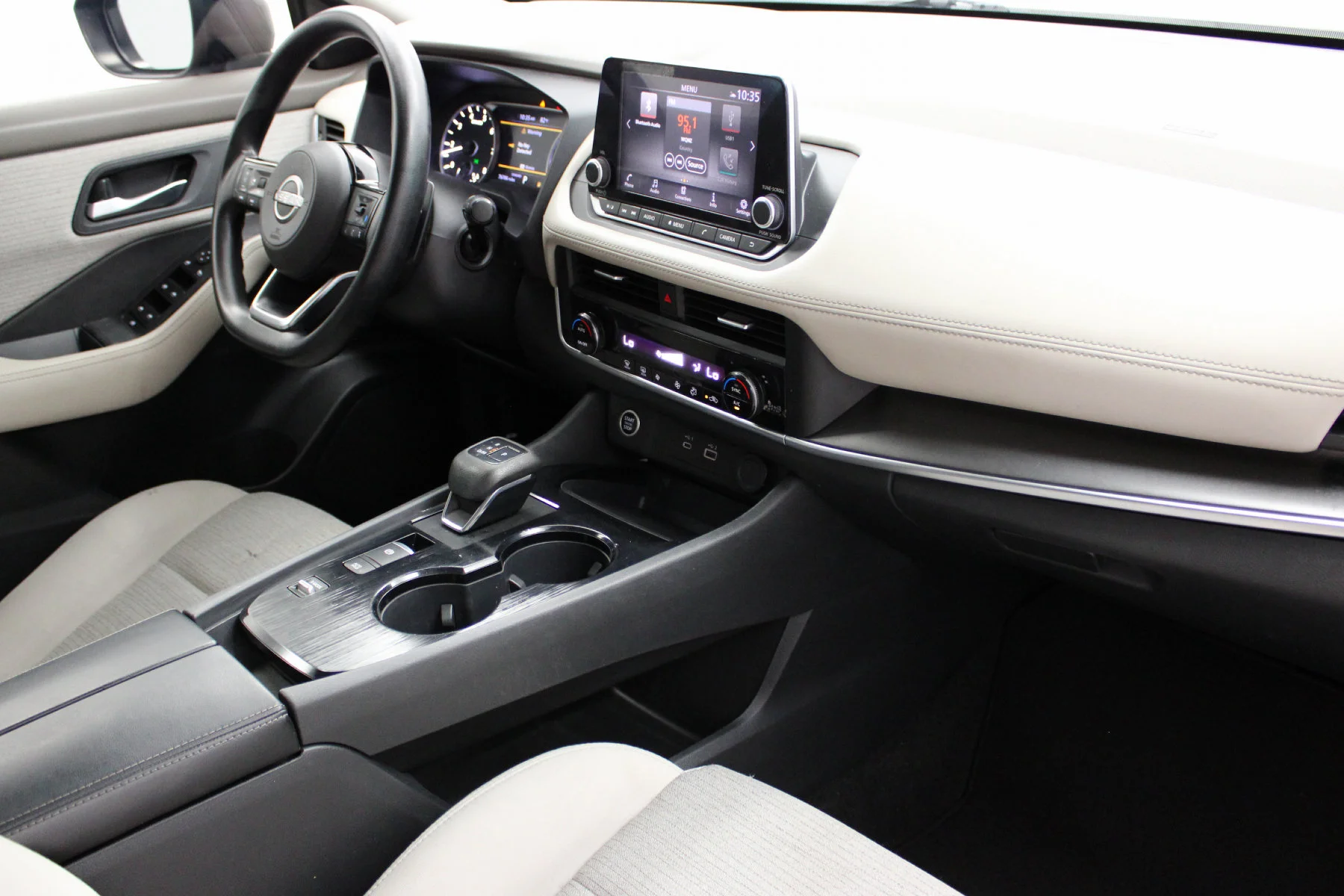 Used 2023 Super Black Nissan FWD SV image 27