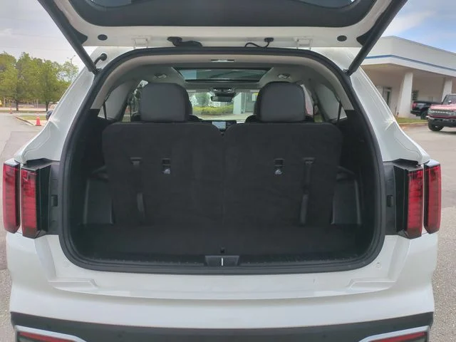 Used 2022 White Kia EX image 32