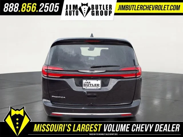 Used 2024  Chrysler Touring L image 17