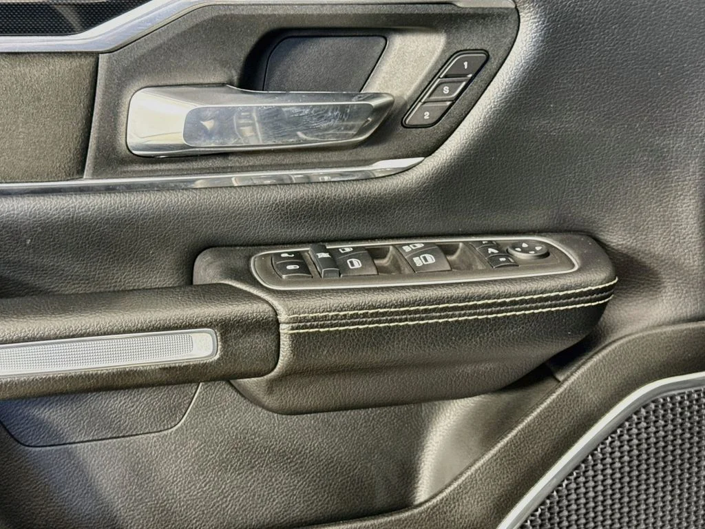 Used 2022 Silver Ram Laramie image 18