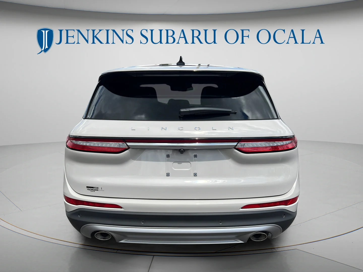 Used 2024 Pearl Metallic Lincoln Premiere image 4