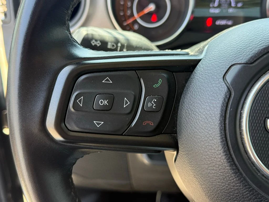 Used 2022 Gray Jeep Sport S image 9