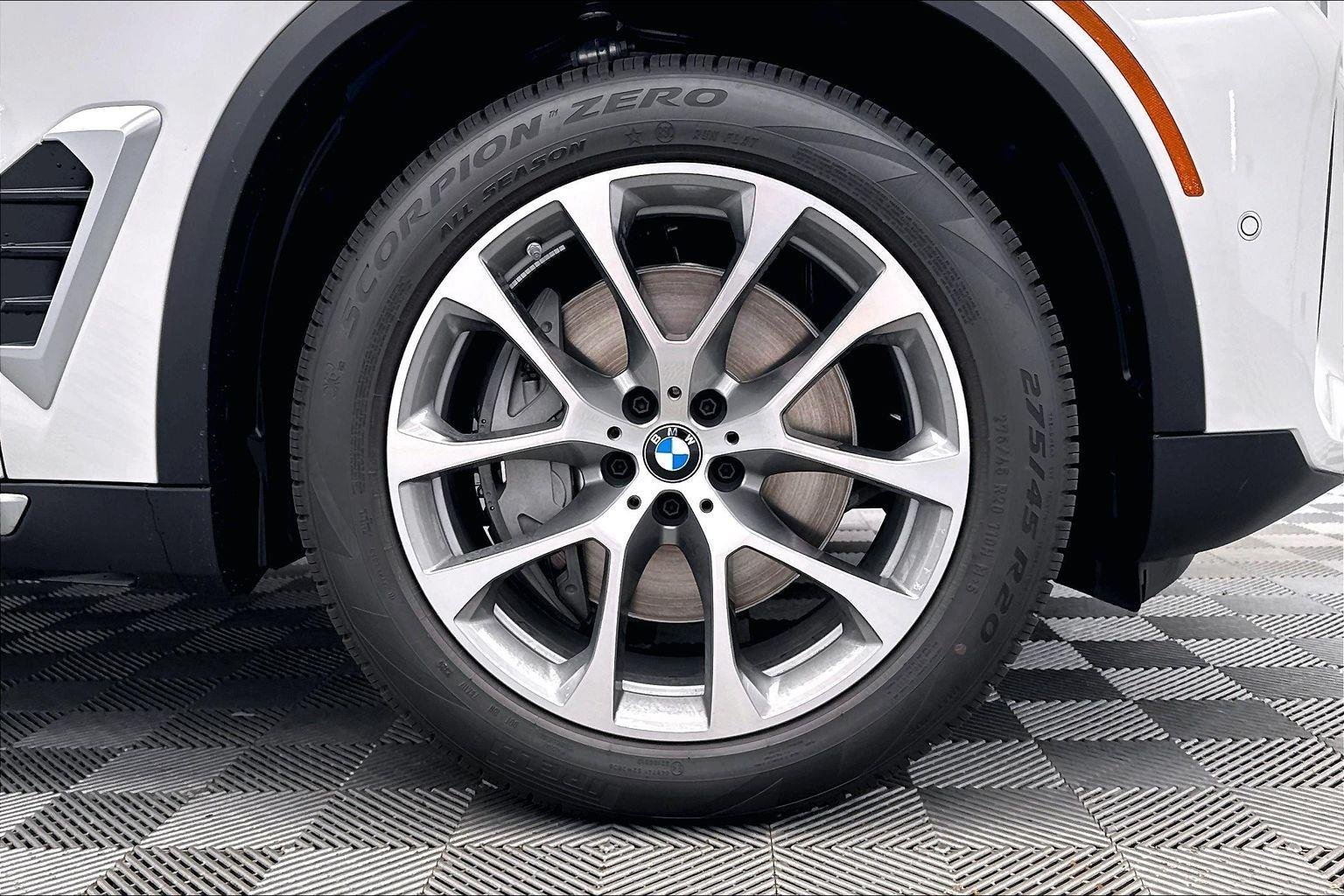 New 2026 Mineral White Metallic BMW xDrive50e image 37