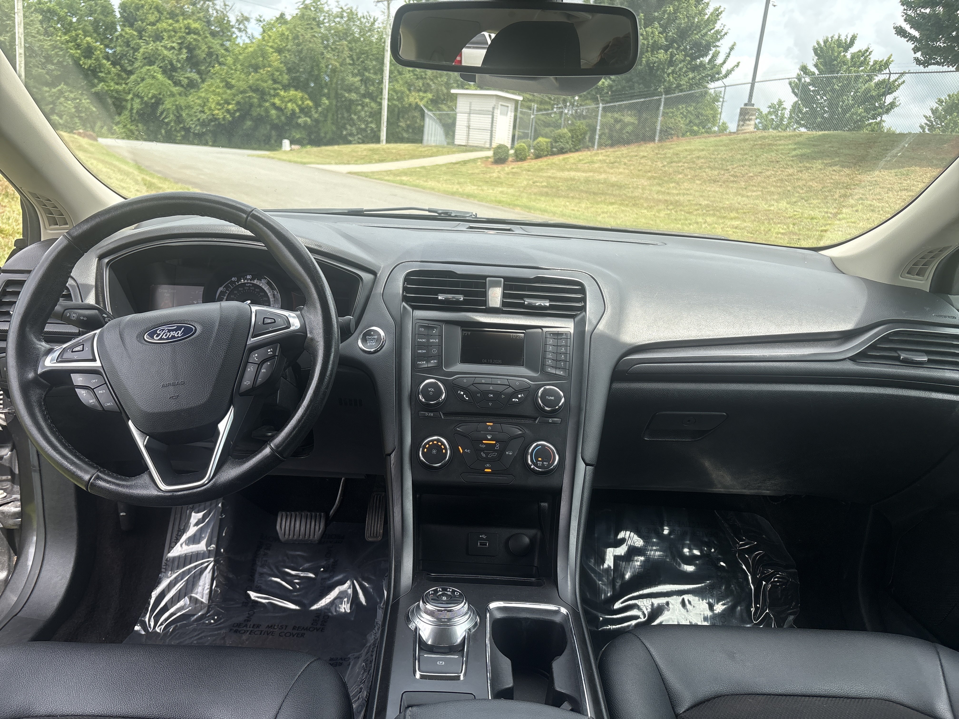 Used 2018 Magnetic Metallic Ford SE image 15