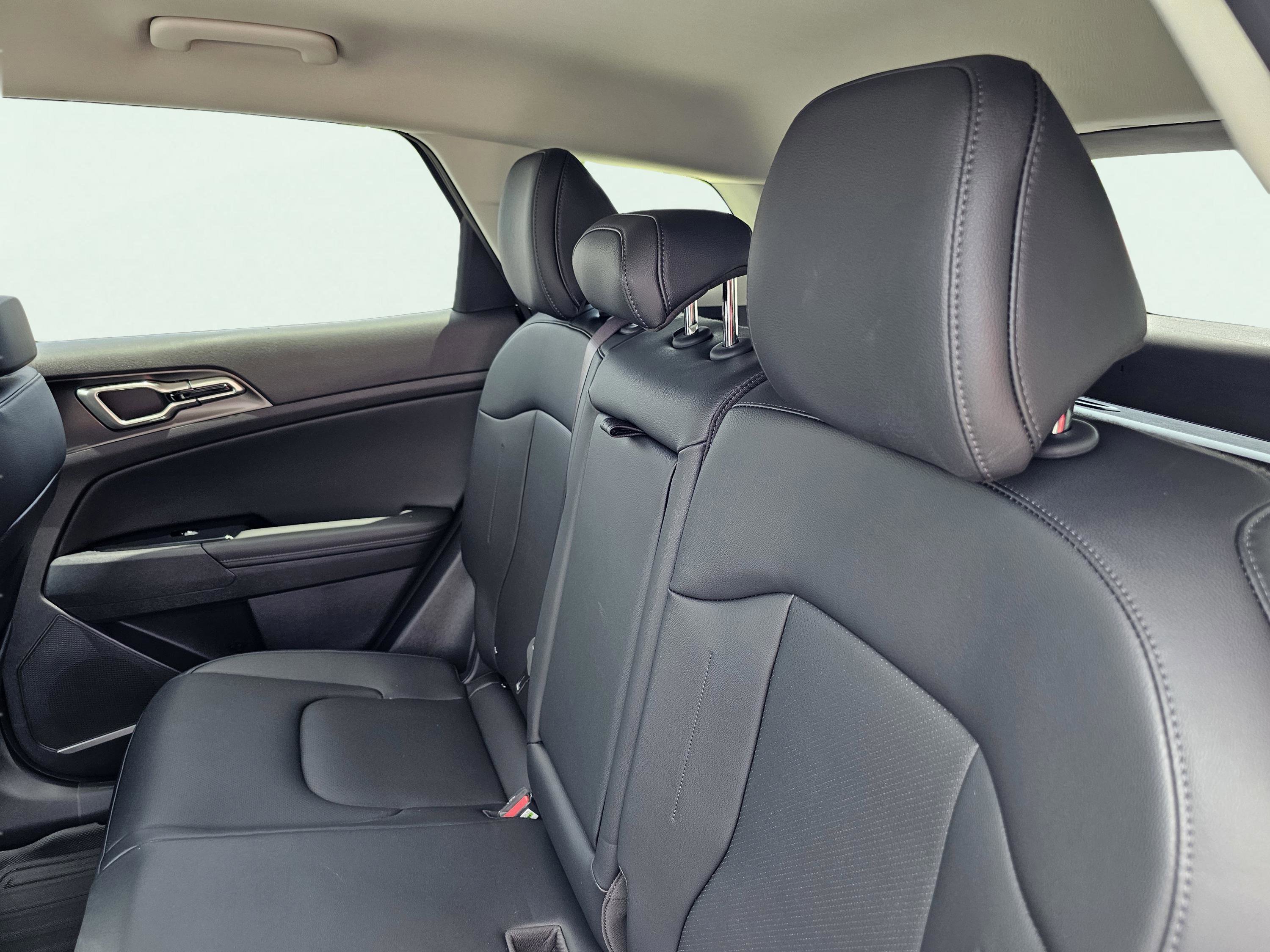 2025 Kia Sportage EX Hybrid - Photo 32