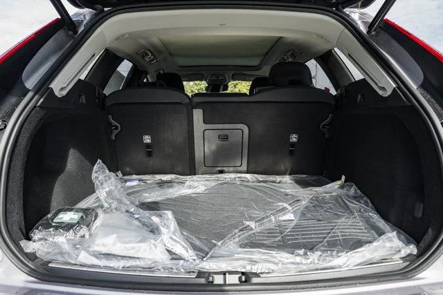 New 2026 Aurora Silver Volvo Plus image 9