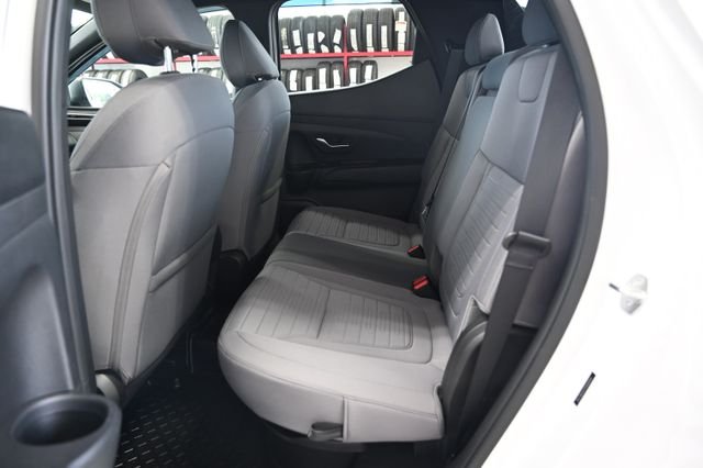 Used 2023 White Hyundai SEL image 13