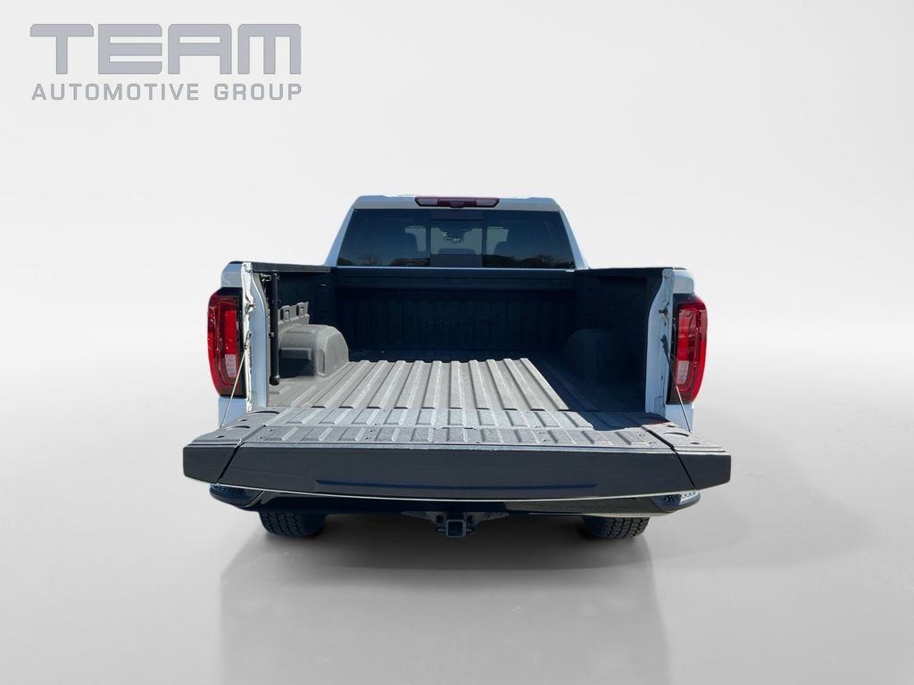 Used 2024 White GMC AT4X image 26