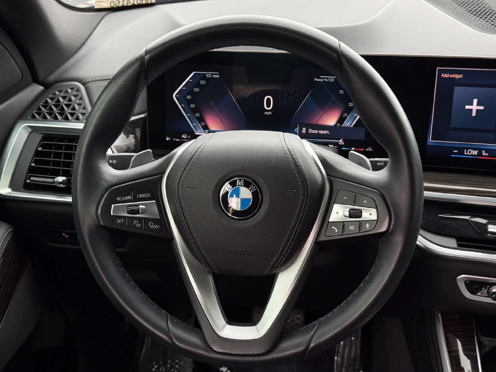 Used 2024  BMW sDrive40i image 22
