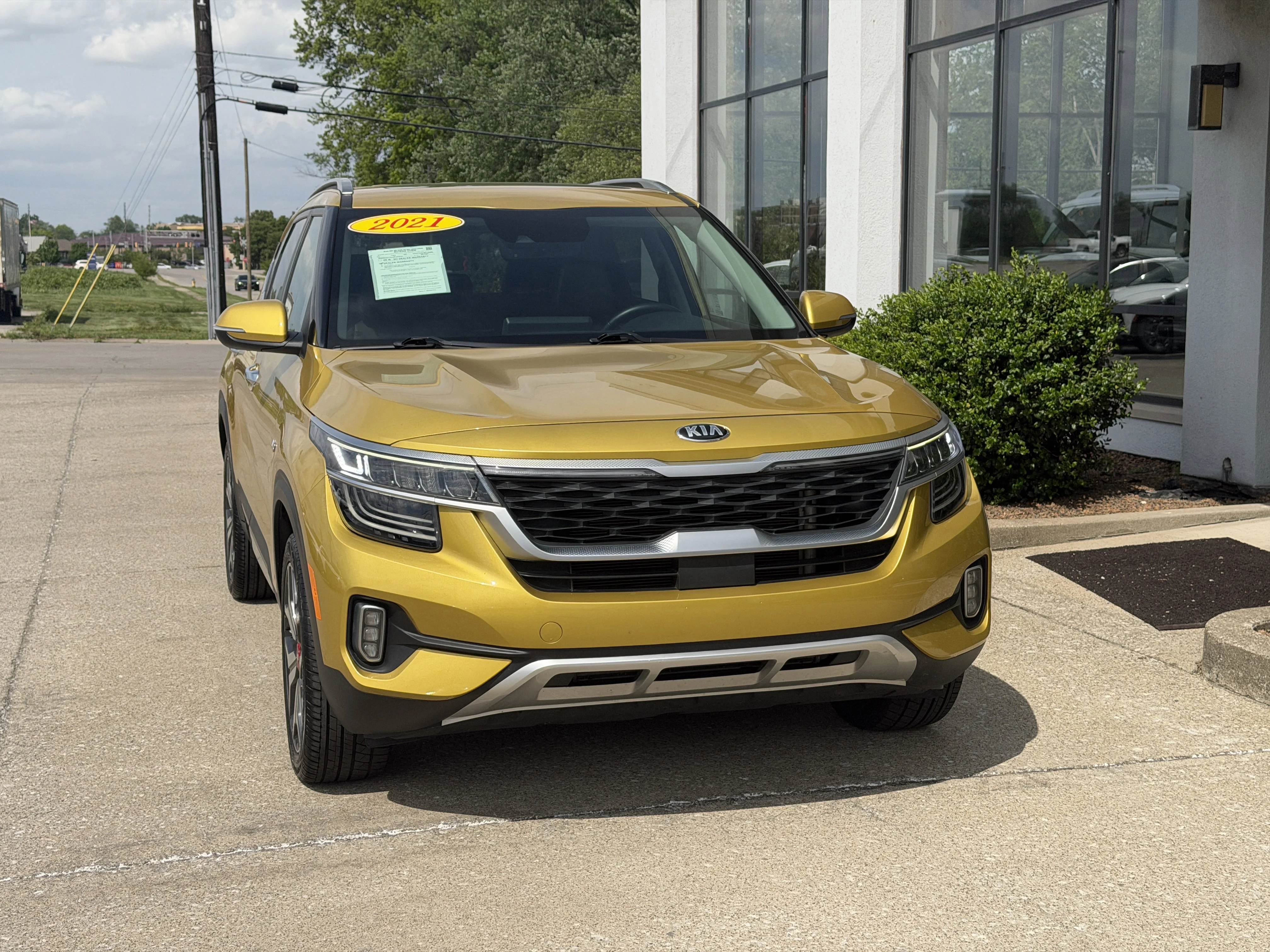 Used 2021 Starbright Yellow Kia SX image 18