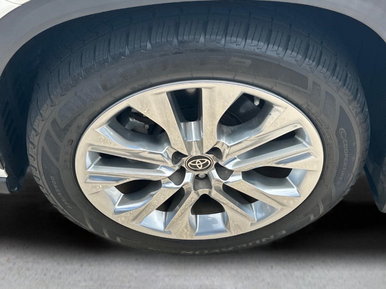 Used 2020  TOYOTA  image 12