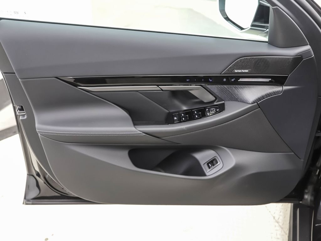 2026 BMW 5 Series 530i - Photo 9