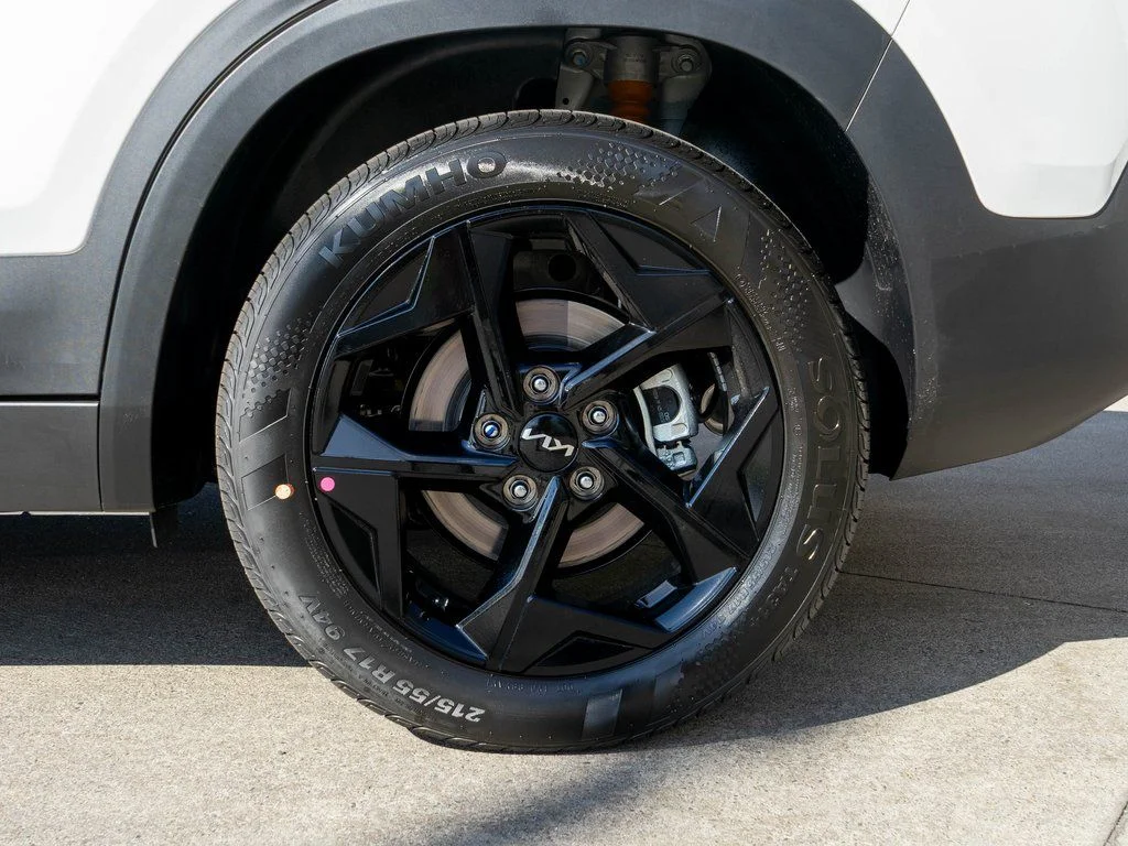 New 2026 Snow White Pearl Kia EX image 28