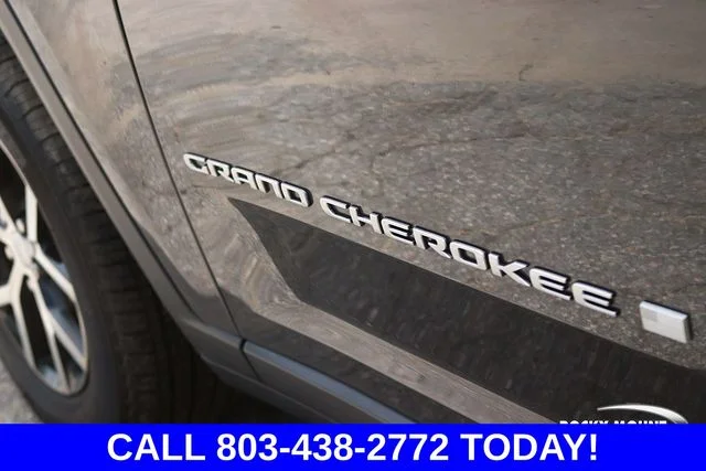 Used 2025 Gray Jeep Limited image 9