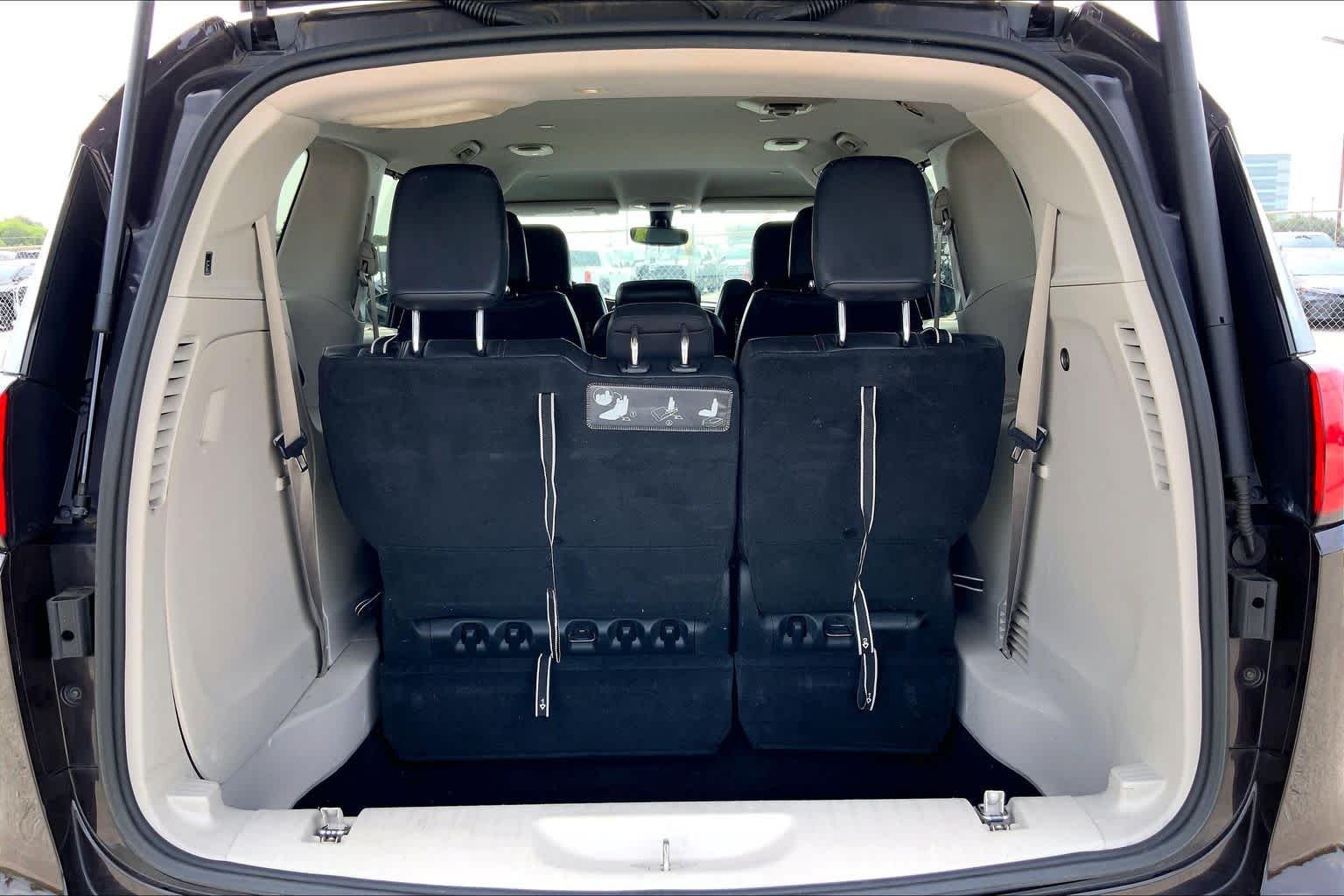 Used 2017 Dark Cordovan Pearlcoat Chrysler Touring-L Plus image 34