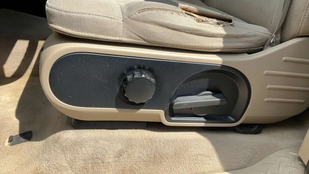 Used 2004 Beige Ford XL image 14