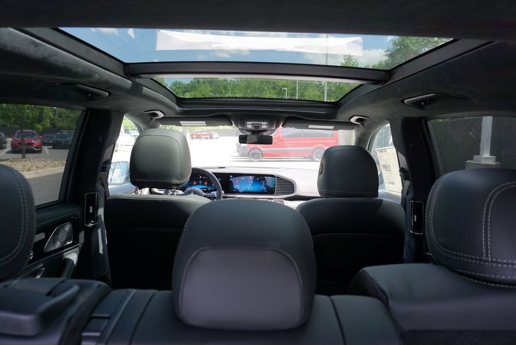 New 2026 MANUFAKTUR Moonlight White Metallic Mercedes-Benz GLE 63 S AMG® image 126