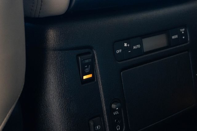 Used 2019 White Nissan Platinum image 28