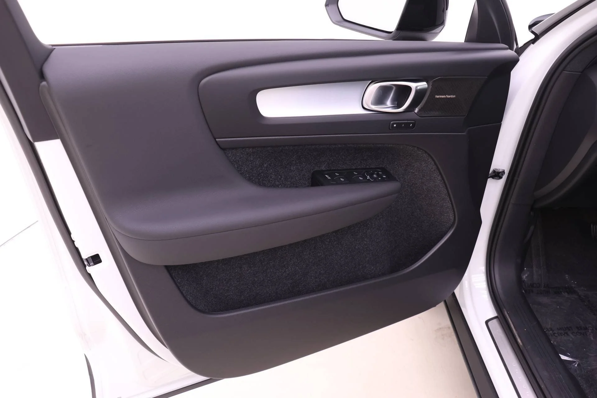 New 2026 White Volvo B5 Ultra Black Edition image 12