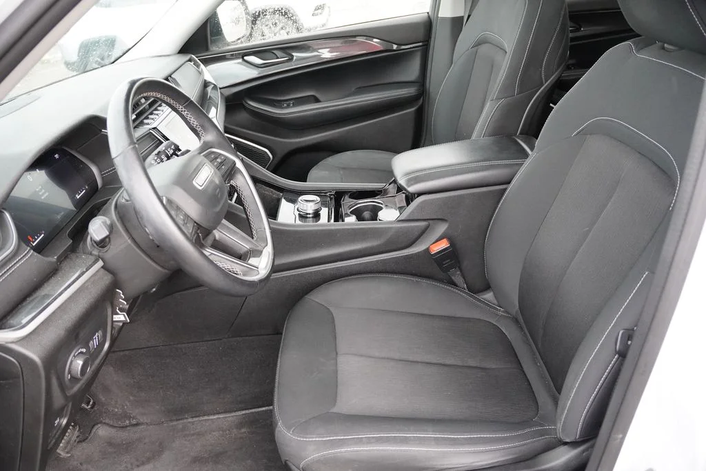 Used 2022 White Jeep Laredo image 4