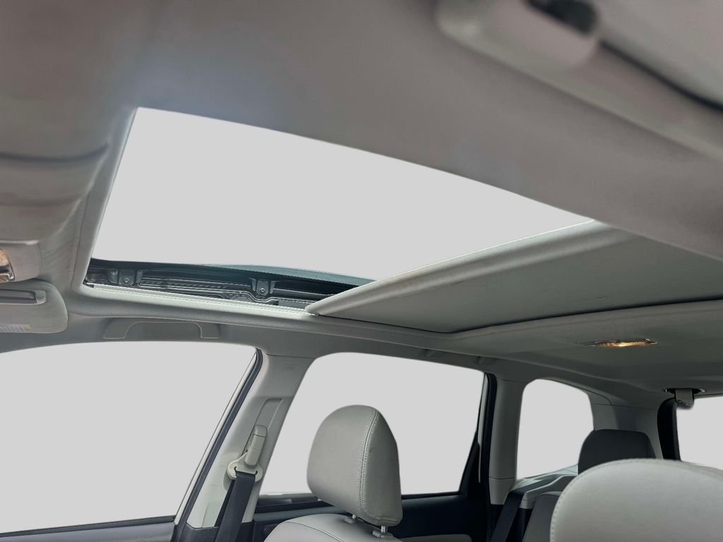 Used 2018 White Subaru 2.5i Limited image 18