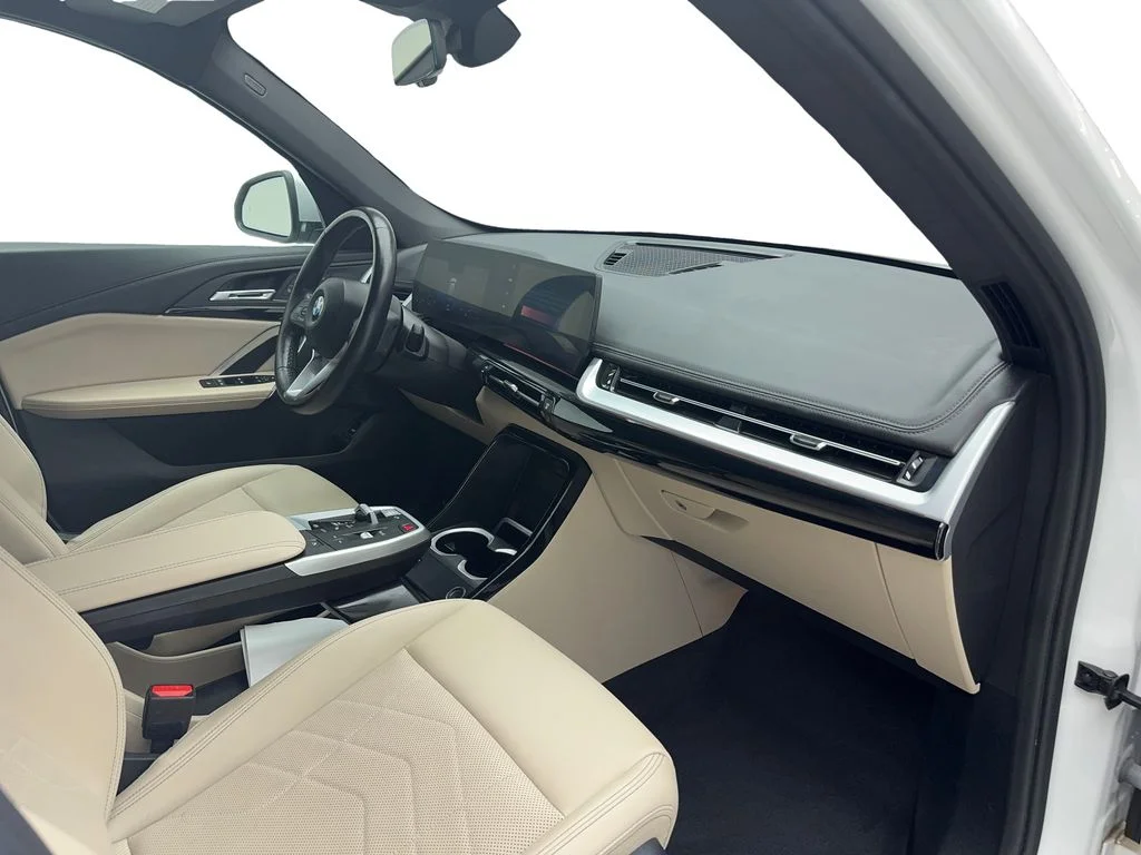 Used 2024 White BMW xDrive28i image 33